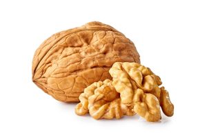 خرد شدن مغز گردو در دستگاه گردوشکن صنعتی